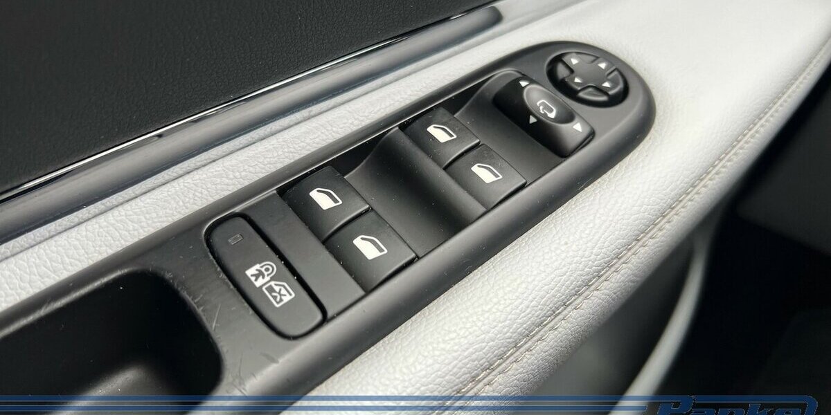 Peugeot 3008 Allure*Leder*HUD*Pano*BVi-Xenon*R-Cam* 139.265 km 10.980 &euro; Berlin 13187