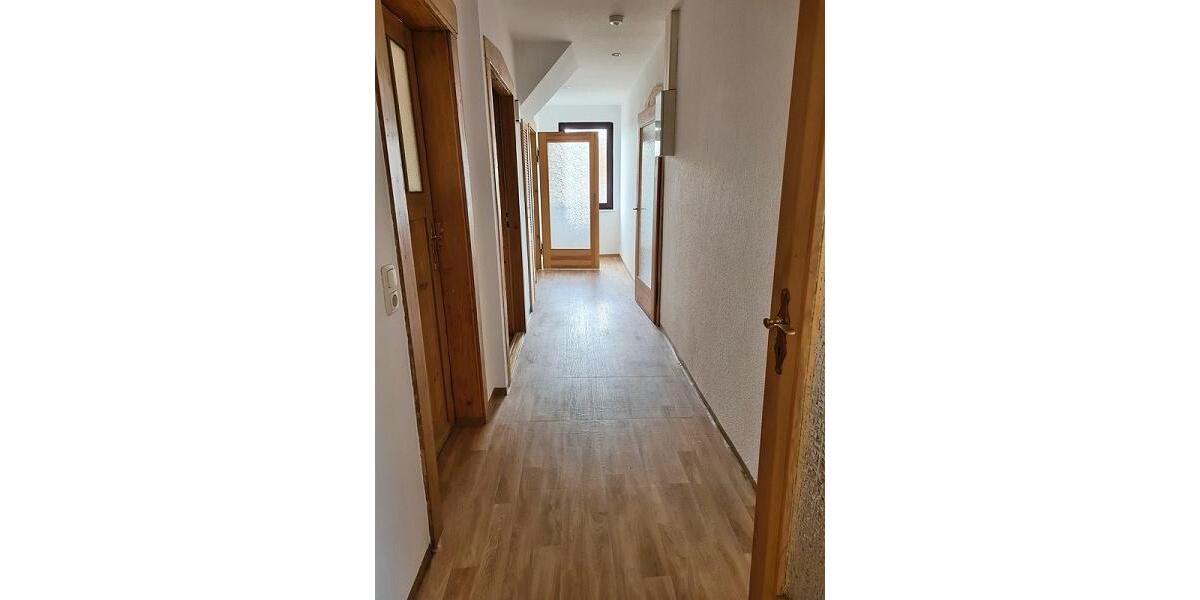 Dachgeschoßwohnung Reichenbach im Vogtland - 3 Zimmer, 85 m&sup2;, 425&euro; | Angebot:26384061