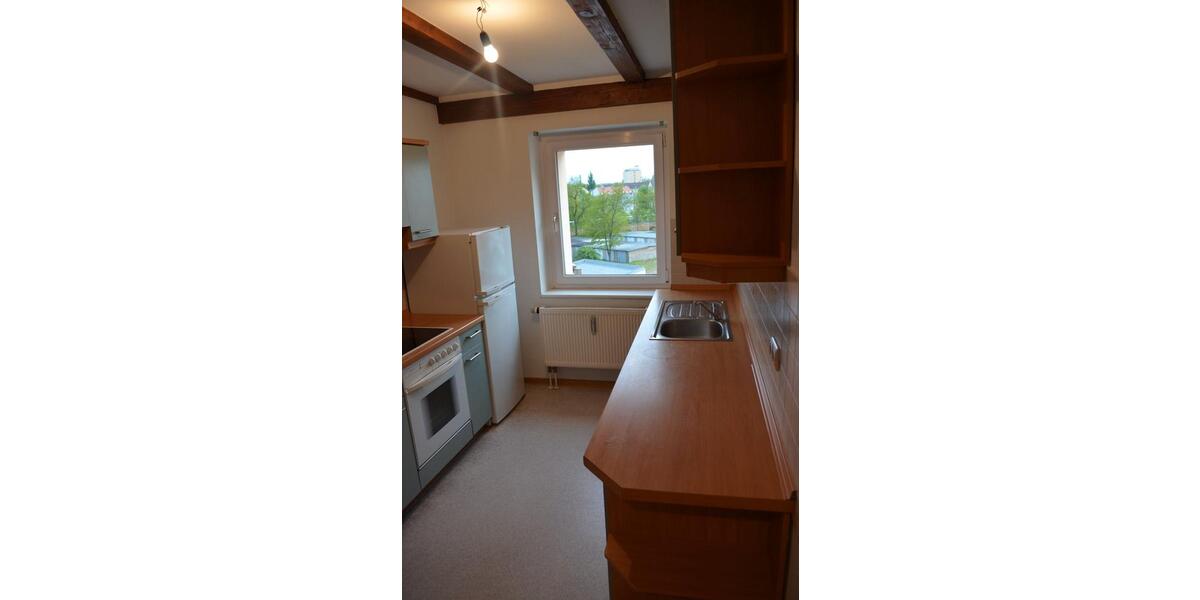 Dachgeschoßwohnung Cottbus - 4 Zimmer, 83 m&sup2;, 664&euro; | Angebot:26454493