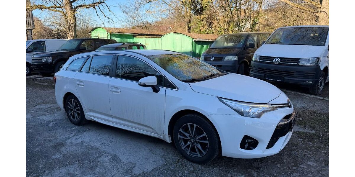 Toyota Avensis 179.000 km 10.999 &euro; Detmold 32758