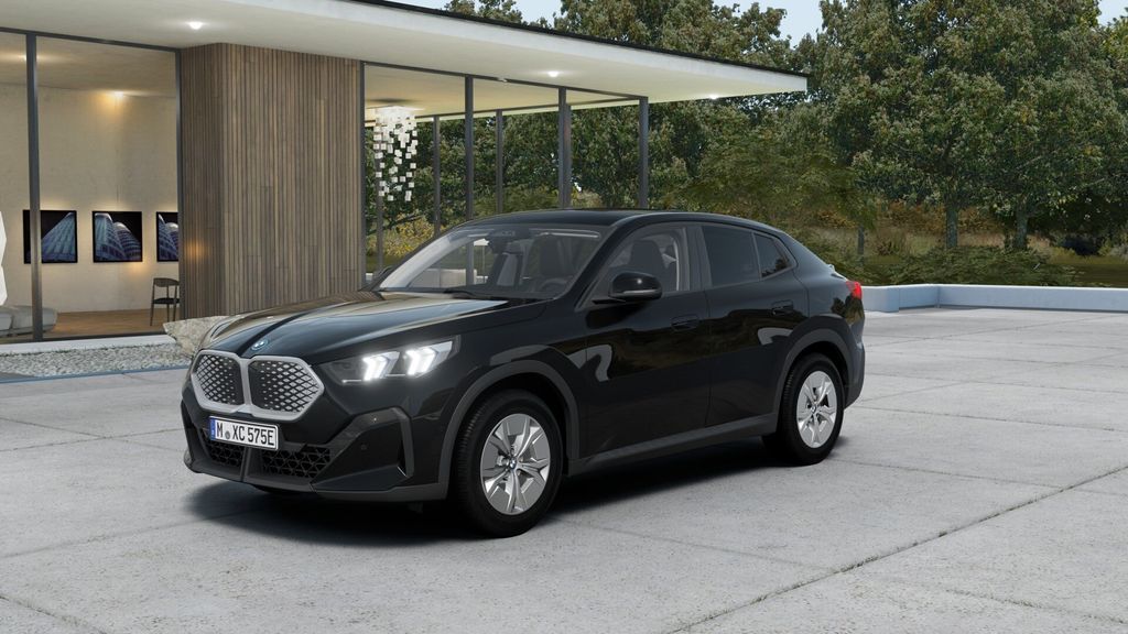 BMW iX2 2.434 km 39.440 &euro; Berlin 13593
