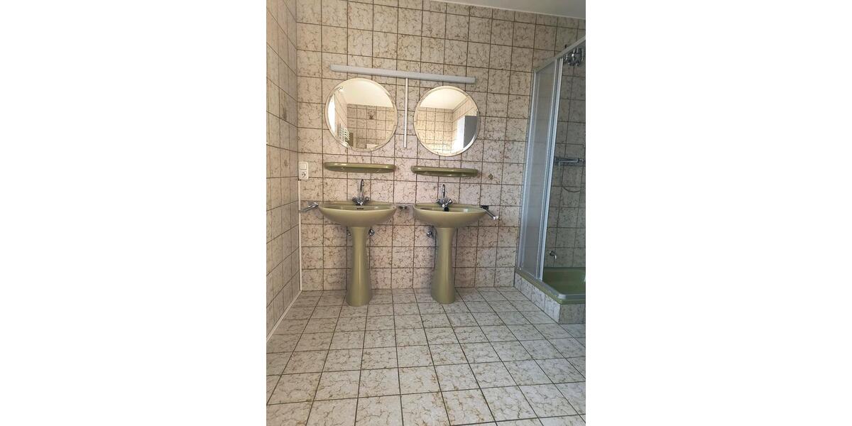 Doppelhaushälfte Straubing - 5 Zimmer, 160 m&sup2;, 1.350&euro; | Angebot:26163412