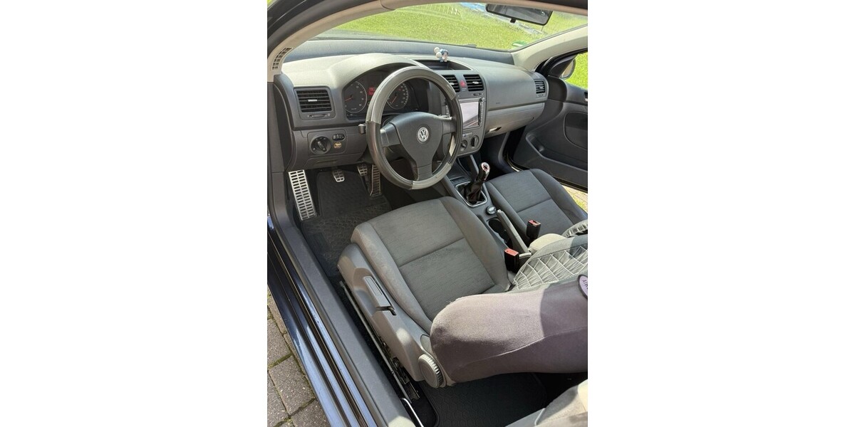 VW golf 5 300.000 km 1.700 &euro; Mittelstrimmig 56858