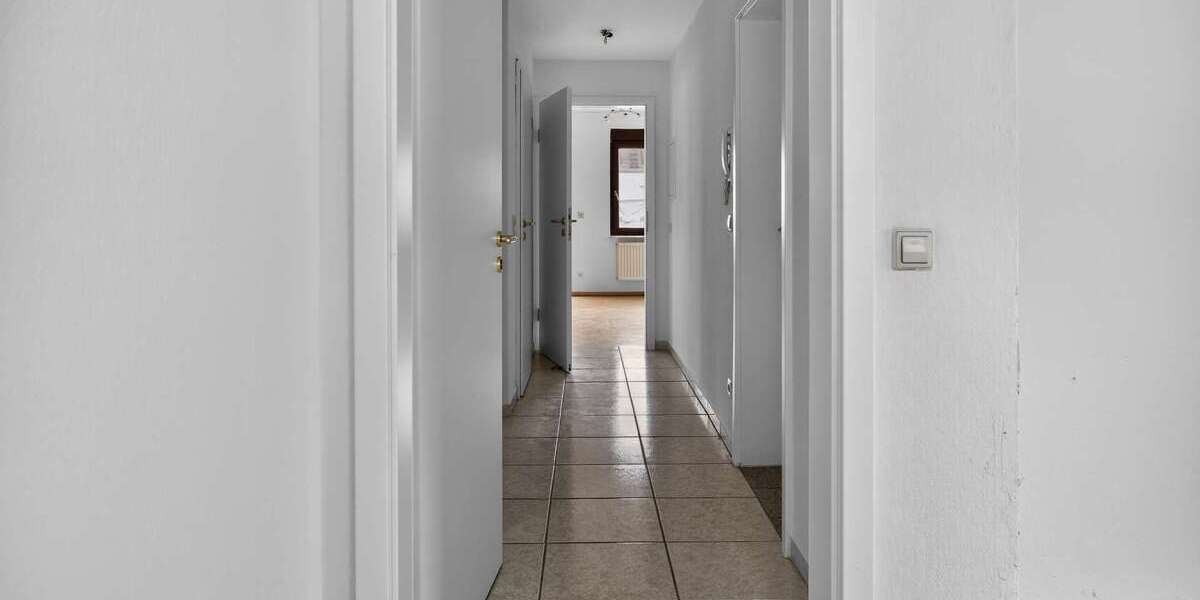 Gepflegtes 3-Familienhaus in begehrter Wohnlage mit vielseitigen Nutzungsmöglichkeiten - Mehrfamilienhaus, Wohnhaus Stuttgart Zuffenhausen | Angebot:27083597