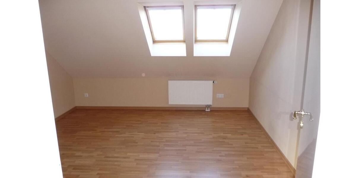 Dachgeschoßwohnung Uetze - 4 Zimmer, 111 m&sup2;, 860&euro; | Angebot:25434083