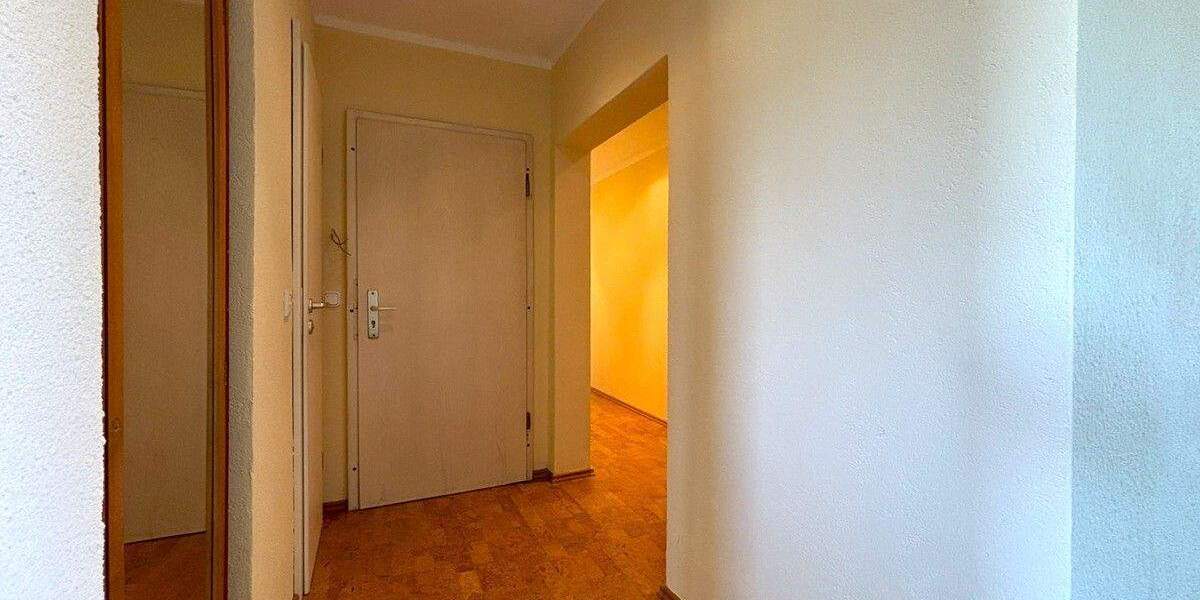 Familienfreundliche Eigentumswohnung mit Einbauküche, 2x Balkonen und 2x Garagen in Löberitz 5 zimmer