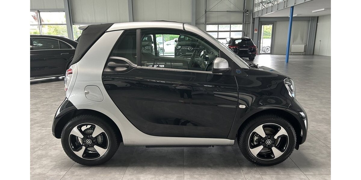 Smart ForTwo EQ CABRIO EXCLUSIVE-22KW-RÜCKFAHRKAMERA! 13.660 km 18.399 € Groß-Umstadt 64823