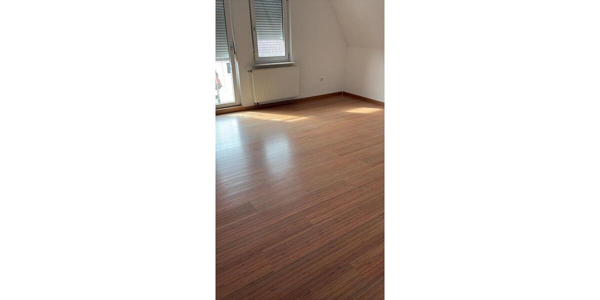 Dachgeschoßwohnung Trossingen - 4 Zimmer, 100 m&sup2;, 850&euro; | Angebot:26367585