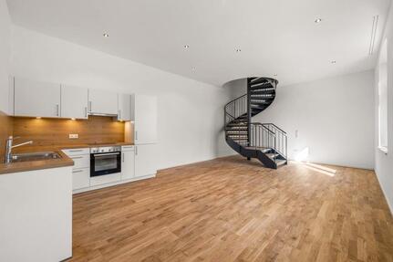 Traumhafte 3-ZKB-Maisonette mit EBK! Kernsanierter Altbau direkt am Augsburger Dom