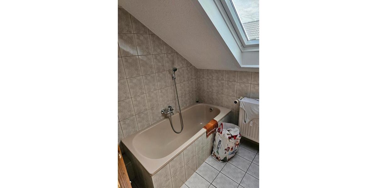 Dachgeschoßwohnung Griesheim - 3 Zimmer, 90 m&sup2;, 1.200&euro; | Angebot:26680407