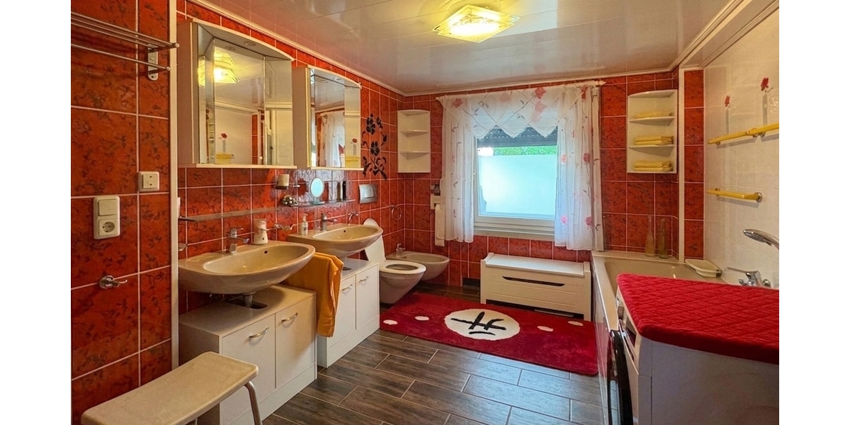 Viel Platz für Familie & Kapital: Gepflegtes Mehrfamilienhaus mit 3 Wohneinheiten - Mehrfamilienhaus, Wohnhaus Meisenheim | Angebot:27168424
