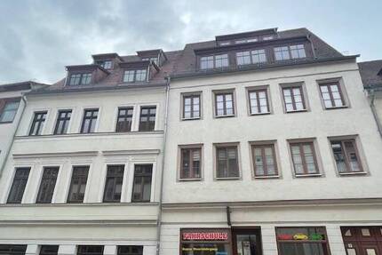 Innenstadtlage + ruhig zur Hofseite * 2-Zimmer-Wohnung * XXL-Balkon & gute Einbauküche