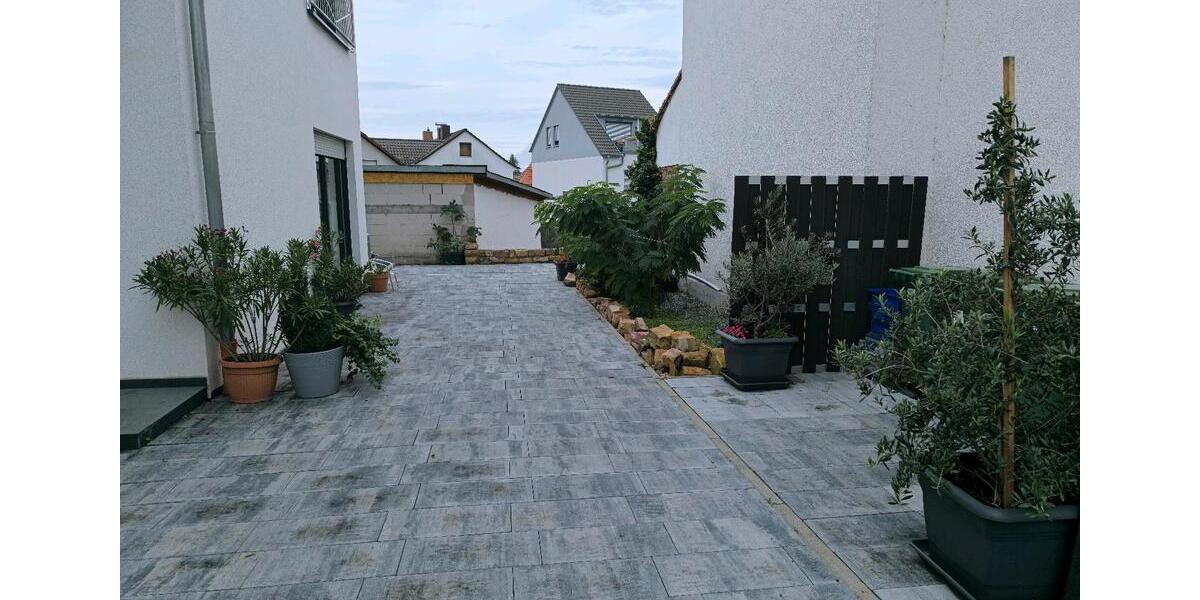 Dachgeschoßwohnung Sandhausen - 3 Zimmer, 83 m&sup2;, 1.300&euro; | Angebot:25350410