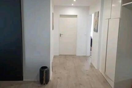 Helle 3 Zimmer Dachgeschosswohnung mit Balkon zu verkaufen 3 zimmer