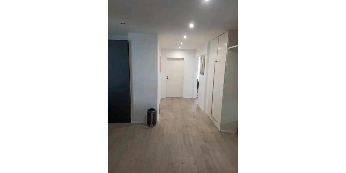 Helle 3 Zimmer Dachgeschosswohnung mit Balkon zu verkaufen 3 zimmer