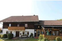 ***Tolles Wohnhaus mit Nebengebäude in LangfurthSchöllnach***