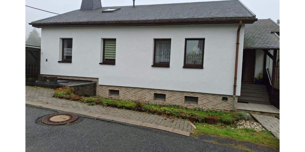 Freistehendes Einfamilienhaus im Bungalowstil mit Ferien- oder Einliegerwohnung in absolut ruhiger Waldrandlage! 6 zimmer