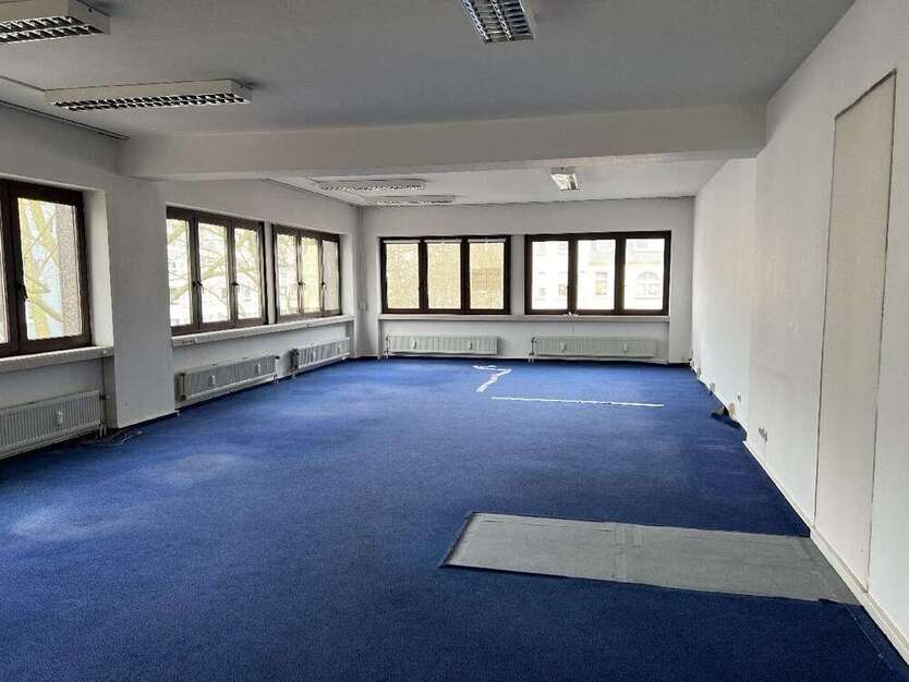 Büro in Krefeld 1.425 € 150 m²