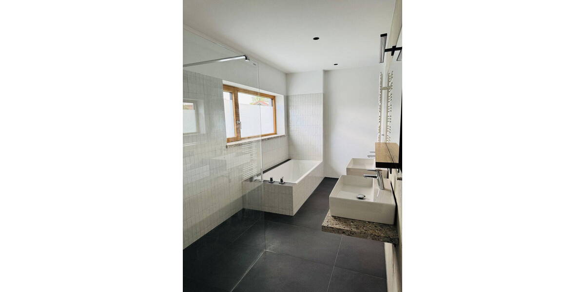 Reihenmittelhaus Branneburg Brannenburg - 4 Zimmer, 150 m&sup2;, 2.500&euro; | Angebot:25756972
