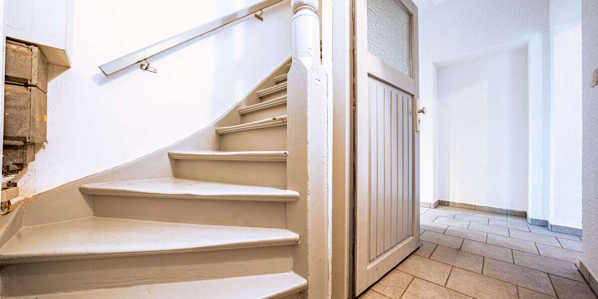 Zweifamilienhaus in ruhiger Naturlage mit Wassernähe– saniertes ehemaliges Bahnhofs-Häuschen - Zweifamilienhaus Sternebeck | Angebot:26095138