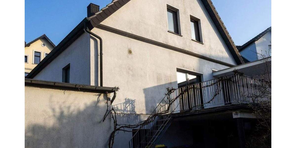 Einfamilienhaus Vlotho - 7 Zimmer, 165 m&sup2;, 175.000&euro; | Angebot:25409983