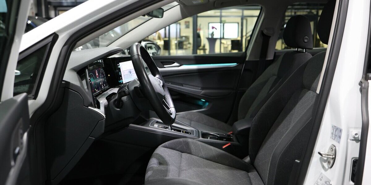 VW Golf VIII 2.0 TDI DSG LIFE IQ / NAVI+KAMERA, LED 53.000 km 21.998 &euro; Hamm 59077