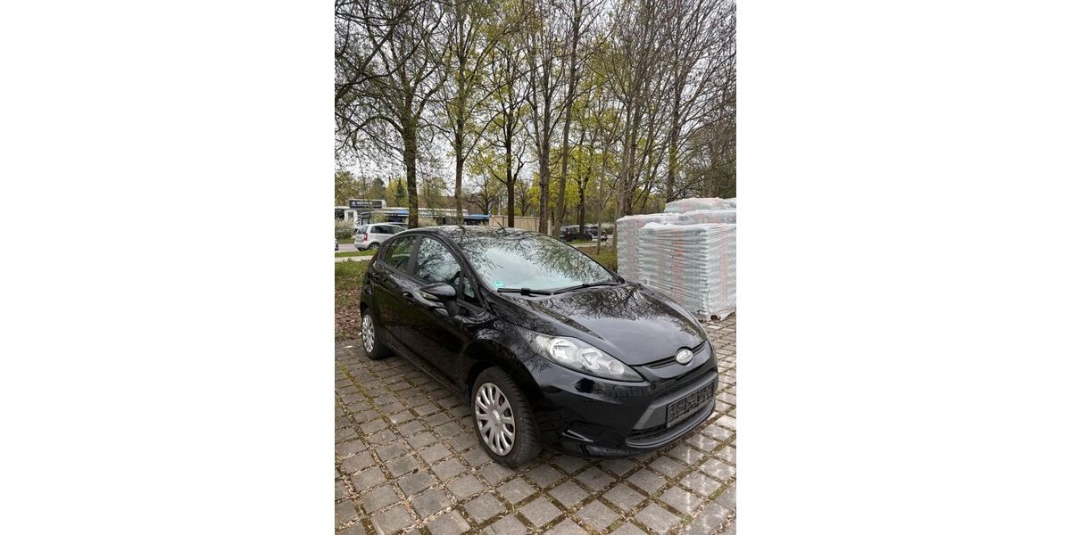 Ford Fiesta 110.000 km 2.700 &euro; München 81825