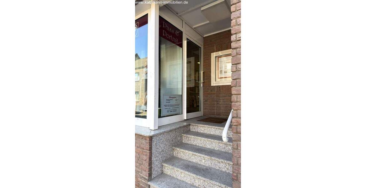 Wohn- und Geschäftshaus + Garagen + 1.186 m² großes Grundstück zu verkaufen 1 zimmer