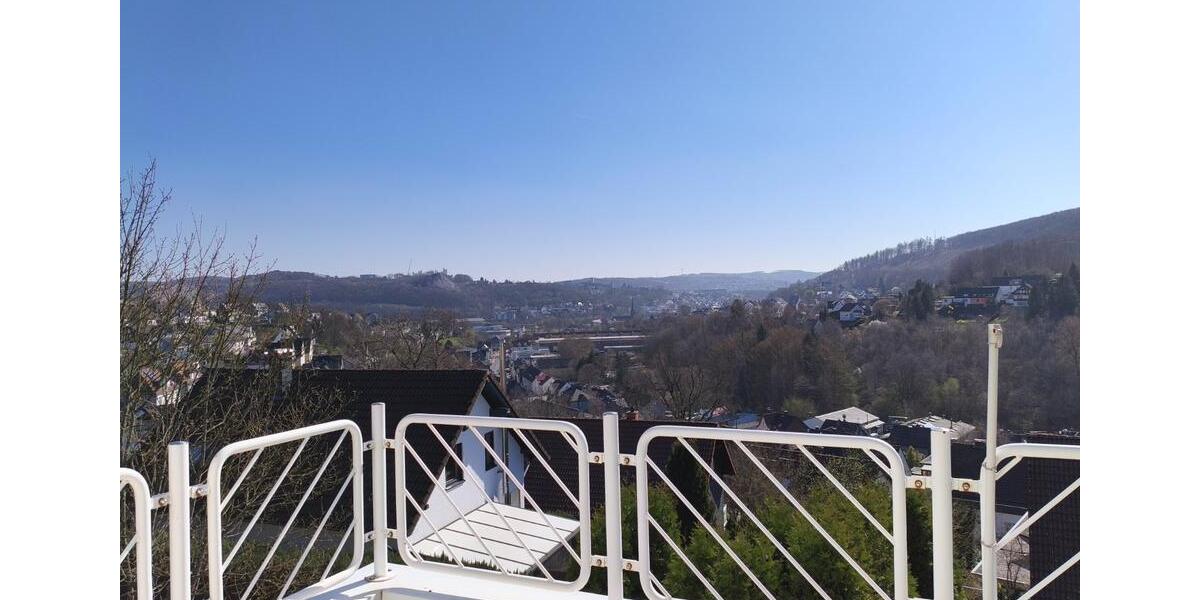 Traumhafte Aussicht: 2-Zimmer-Wohnung im DG ETW 2024 modernisiert 2 zimmer