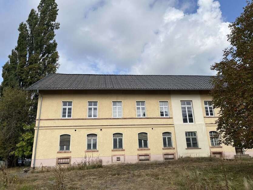 Haus zum Kaufen in Rötha 750.000 € 1131 m²