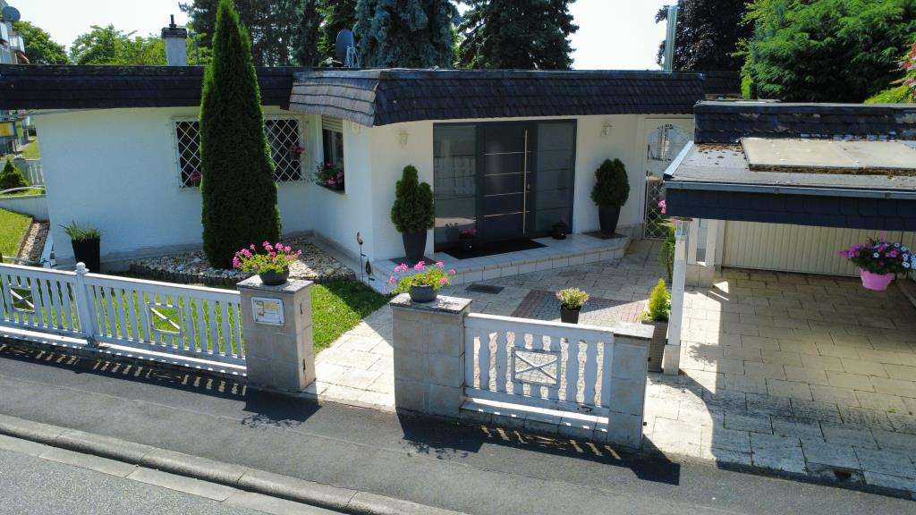 Haus zum Kaufen in Steinbach 990.000 € 252 m² 8 zimmer