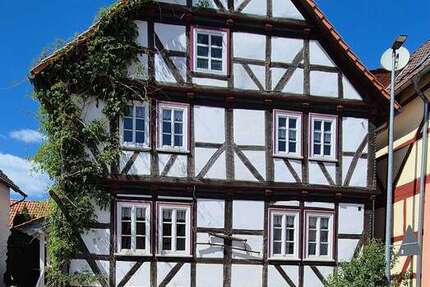 Haus zum Kaufen in Fritzlar-Züschen 149.000 € 177 m² 7 zimmer