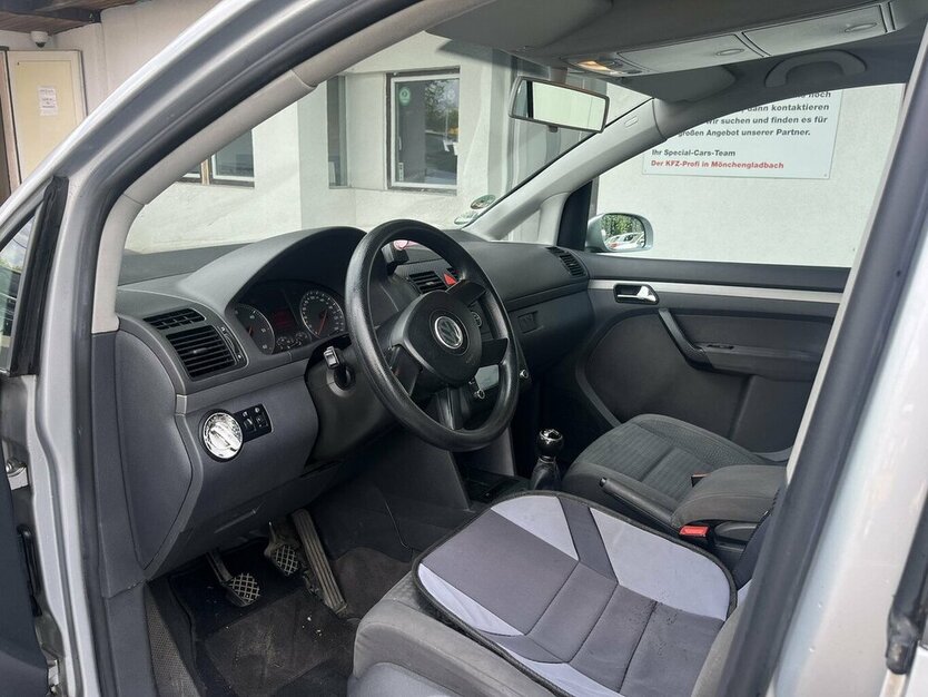 VW Touran Trendline / 7 Sitze / Kamera / Tempomat 249.000 km 3.900 € Mönchengladbach 41066