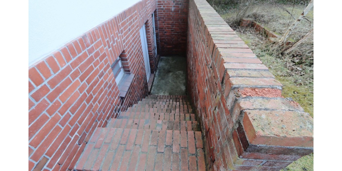 Exclusive 6 Zimmer Direktorenwohnung über 2 Ebenen - Balkon - Gäste WC - Keller - Gartenanteil 6 zimmer