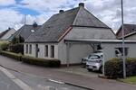 Einfamilienhaus mit Garten und angrenzender Halle zimmer