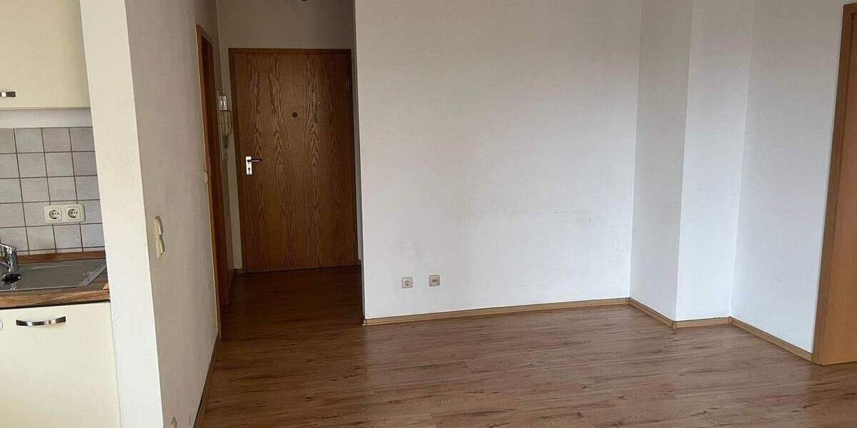 Sehr hübsche 1 12 Zimmer-Wohnung im 1. OG (Aufzug) mit Einbauküche, Balkon und Tiefgaragen-Stellplatz 1 zimmer