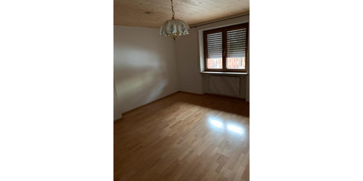 Erdgeschoßwohnung Luhe-Wildenau Wildenau - 4 Zimmer, 90 m&sup2;, 650&euro; | Angebot:26136132