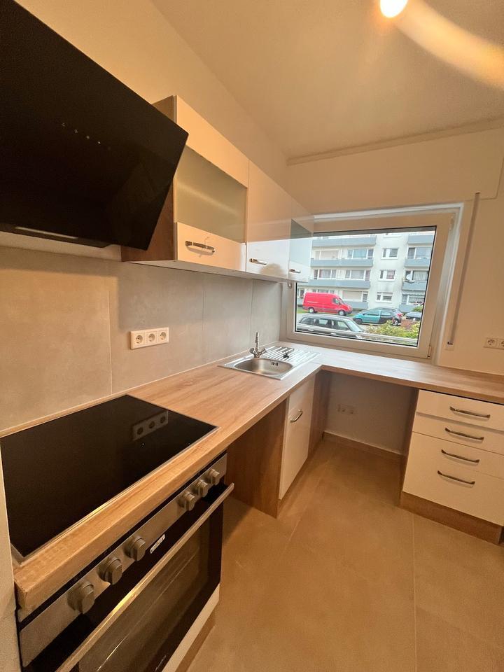 Premium sanierte 3 Zimmer Wohnung im Erdgeschoss mit Einbauküche zimmer