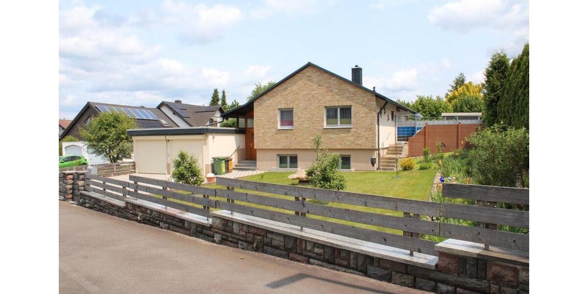 Einfamilienhaus Tröstau - 4 Zimmer, 100 m&sup2;, 300.000&euro; | Angebot:26702403