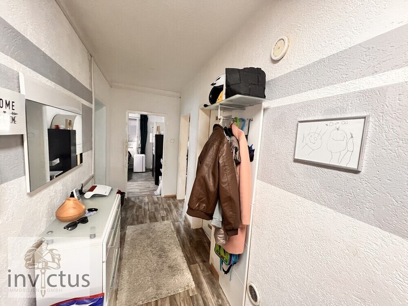 Investition mit Perspektive, sanierungsbedürftige 4- Zimmer Wohnung im Erdgeschoss