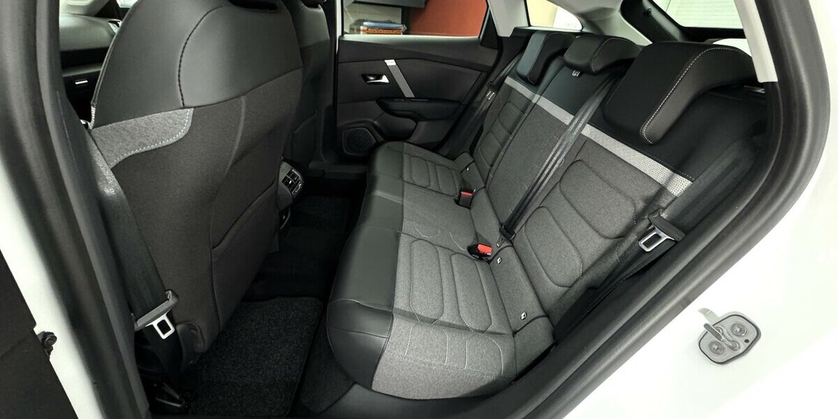 Citroen C4 Puretech 130 PLUS LED CAM Sitzheizung 25.850 km 15.220 &euro; Lich 35423