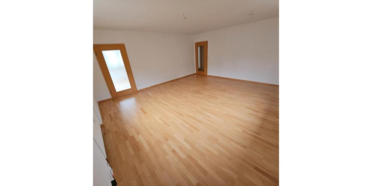 Etagenwohnung Deggendorf - 4 Zimmer, 115 m&sup2;, 1.100&euro; | Angebot:26413727
