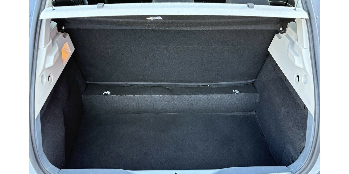 Renault ZOE Life WINTERPAKET/DAB/KLIMA/KEYLESS/SHZ/V+C 94.757 km 11.900 &euro; Villingen-Schwenningen 78054