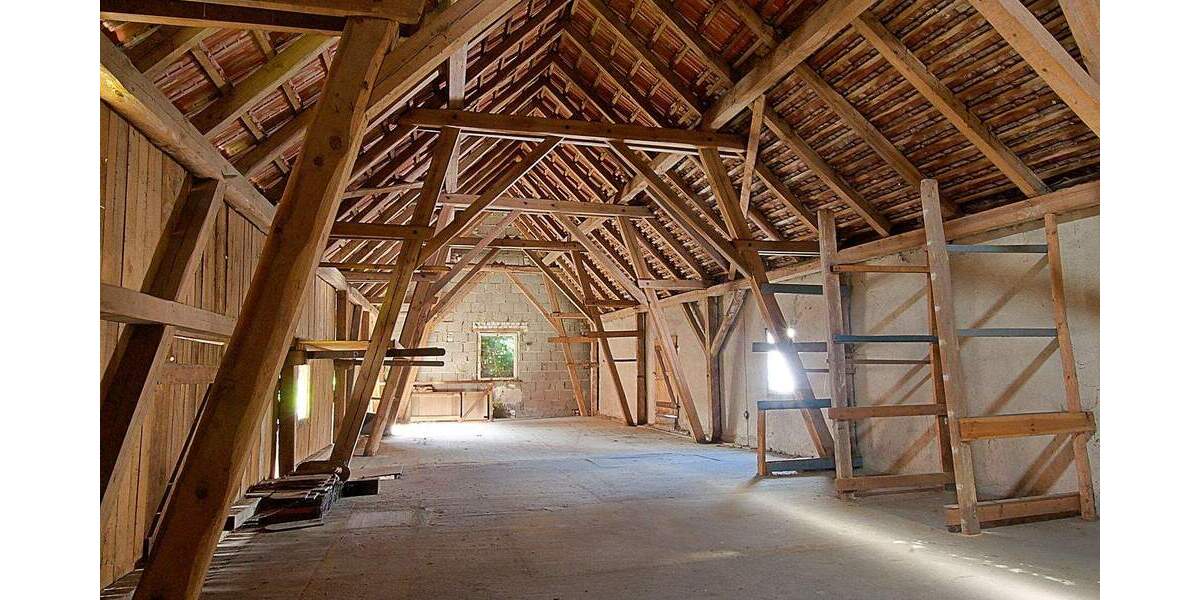 Bauernhaus, Landhaus Hahnbach - 9 Zimmer, 290 m&sup2;, 175.000&euro; | Angebot:25734670