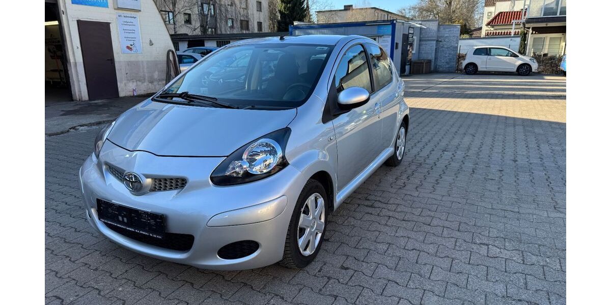 Toyota Aygo (X) 42.911 km 4.900 &euro; Berlin 12357
