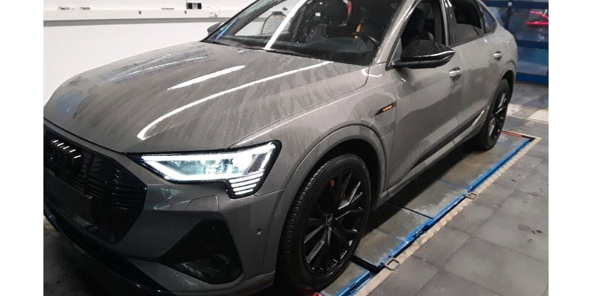 Audi e-tron 44.200 km 42.950 &euro; Salzgitter 38259