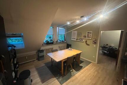 Helle 2- Zimmerwohnung mit großem Balkon im Klinikviertel