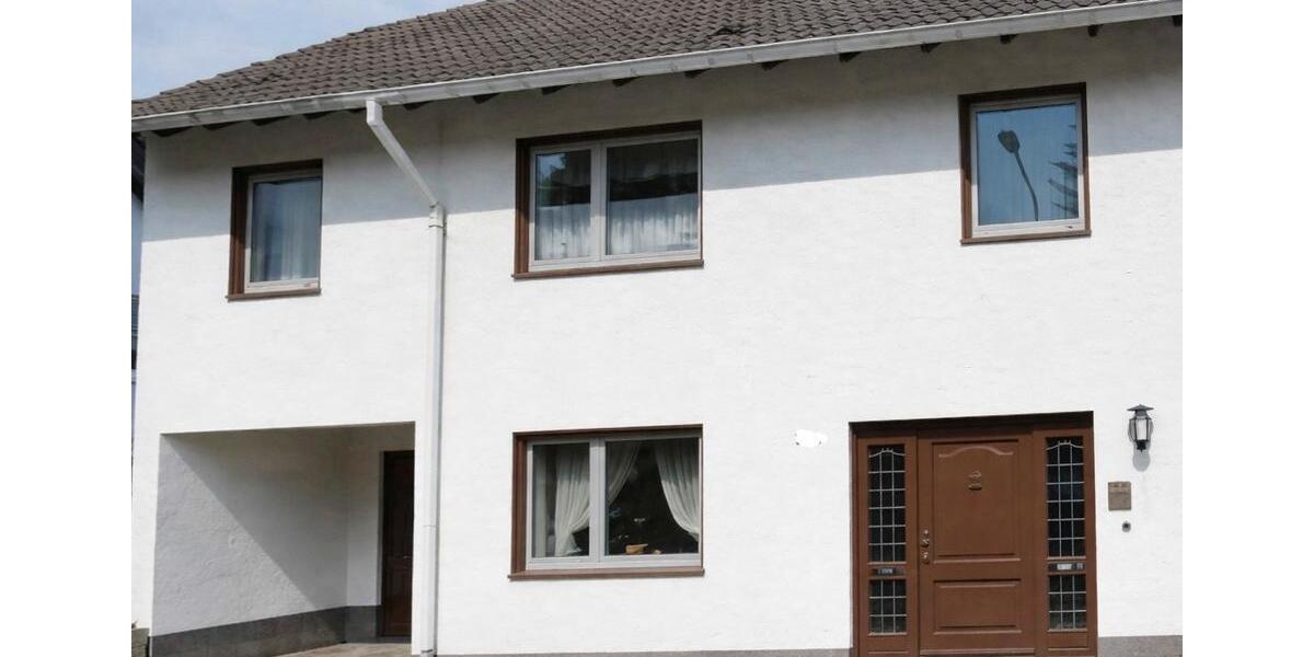 Doppelhaushälfte Lüdenscheid Staberg - 6 Zimmer, 200 m&sup2;, 1.600&euro; | Angebot:25905820