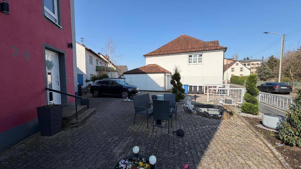 Mehrfamilienhaus, Wohnhaus Lemberg - 9 Zimmer, 320 m&sup2;, 259.000&euro; | Angebot:26346382