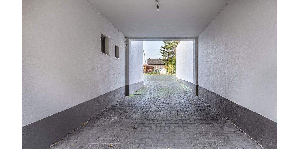 Neuwertige Eigentumswohnung im sanierten 3- Familienhaus 4 zimmer